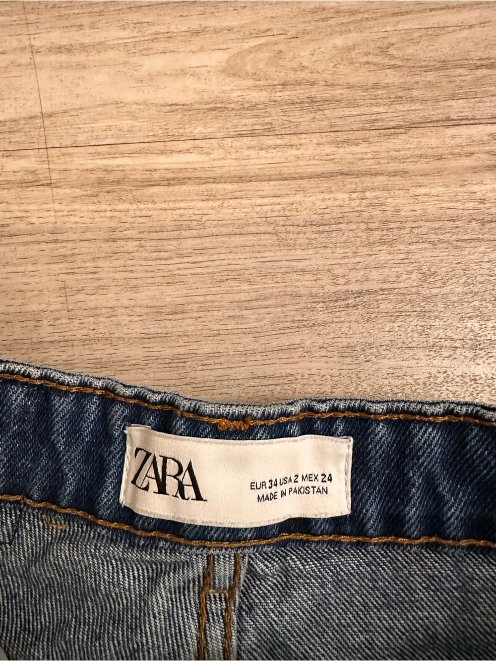 Zara Distressed Frayed Hem Denim Shorts Women’s Size 2 Blue Cutoff Jean Shorts - Picture 4 of 8